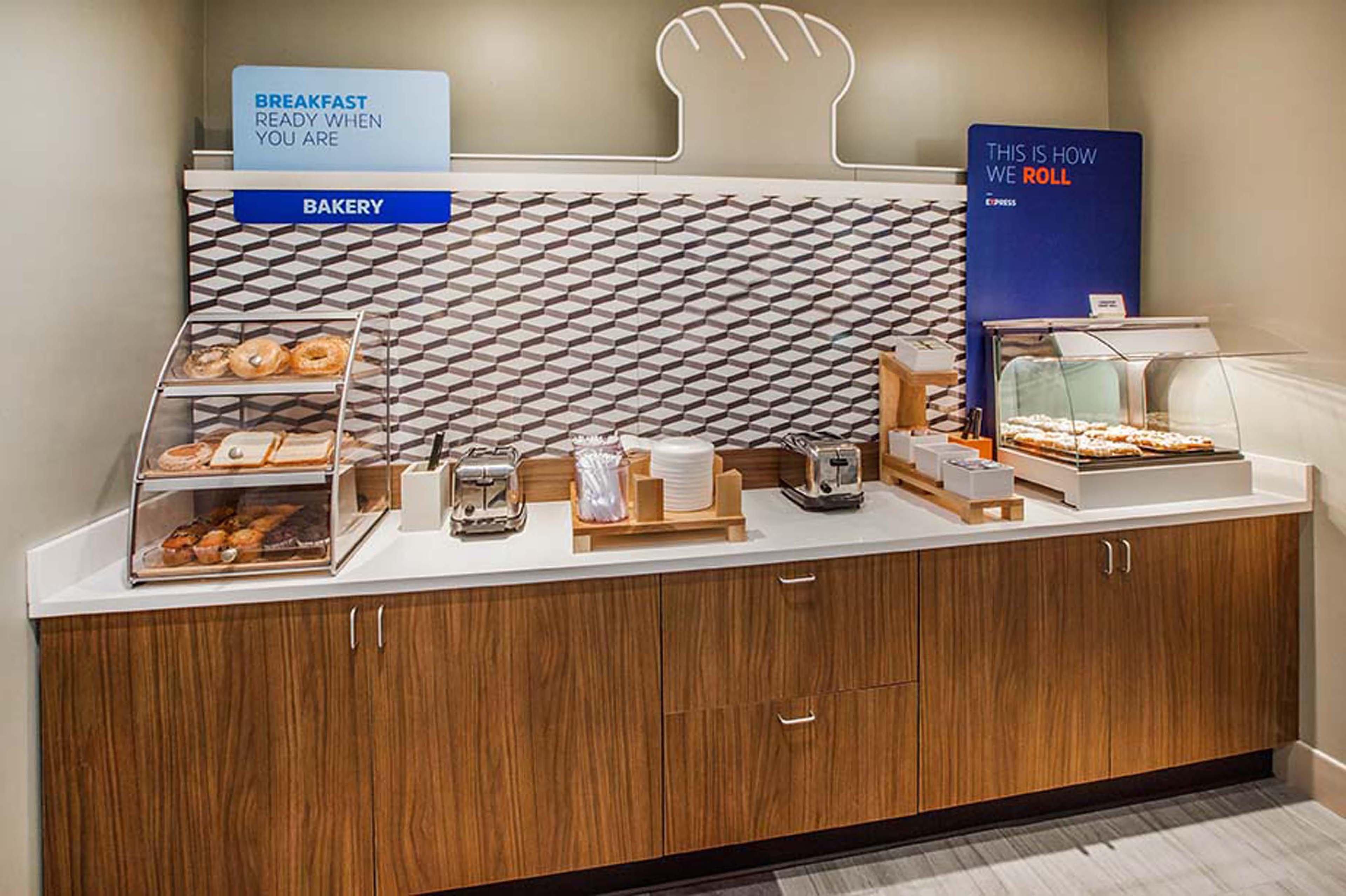 Holiday Inn Express Fredericksburg - Southpoint By Ihg Экстерьер фото