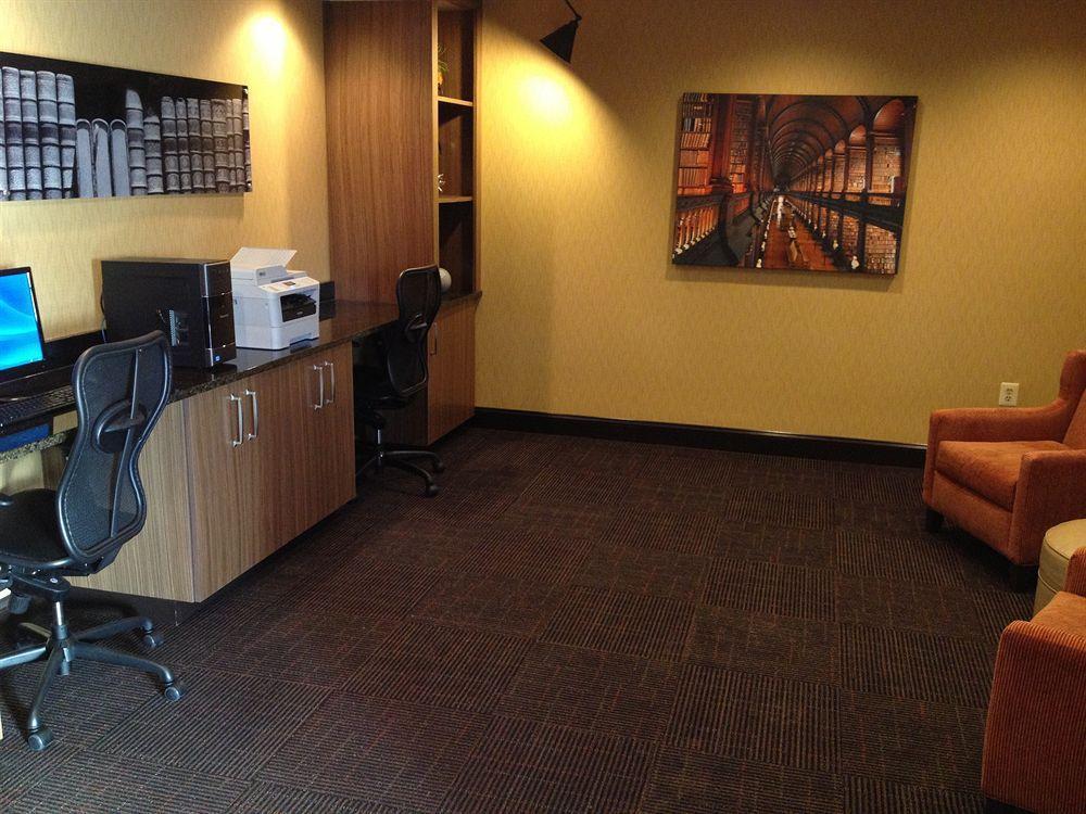 Holiday Inn Express Fredericksburg - Southpoint By Ihg Экстерьер фото