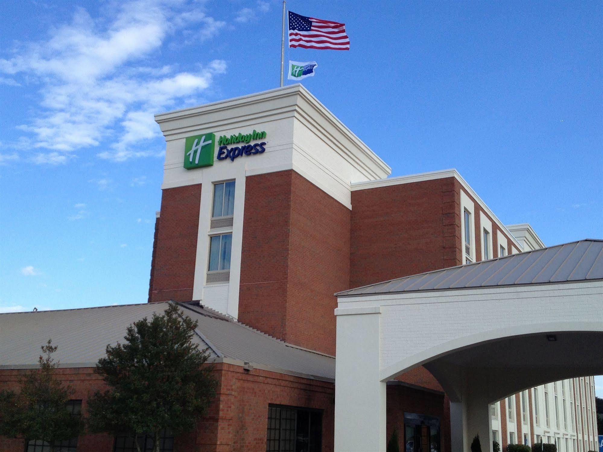 Holiday Inn Express Fredericksburg - Southpoint By Ihg Экстерьер фото