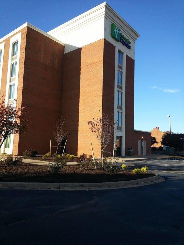 Holiday Inn Express Fredericksburg - Southpoint By Ihg Экстерьер фото