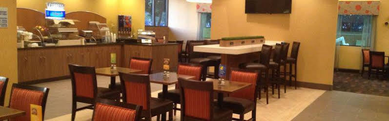 Holiday Inn Express Fredericksburg - Southpoint By Ihg Экстерьер фото
